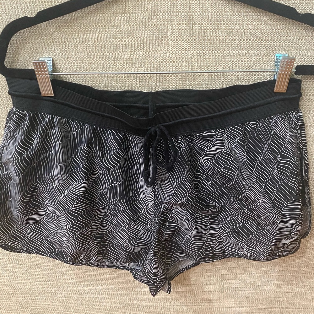 Women’s black and white Nike shorts size large